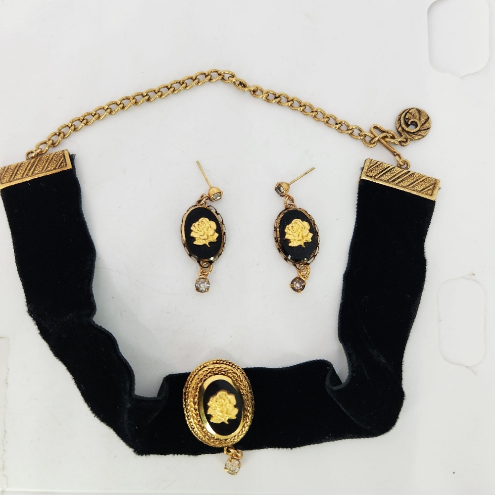 Vtg Celebrity Victorian Revival Gold Rose On Black Cameo Necklace Earring Set